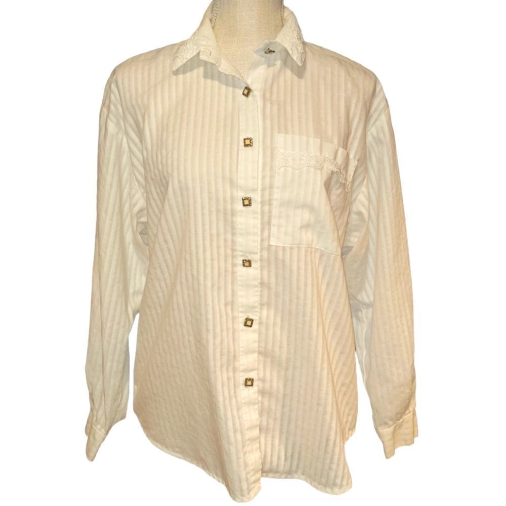 Tap & Co. White button up top‎ size small